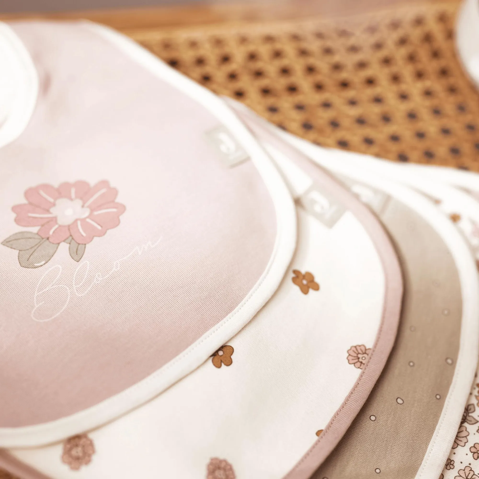 Best 5er-Set Lätzchen Retro Flowers Lätzchen|Lätzchen
